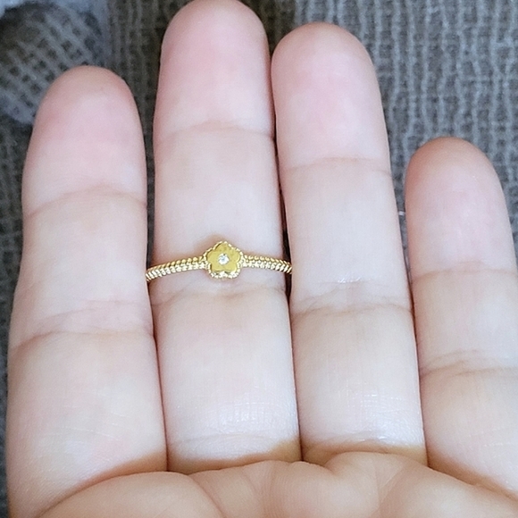 Rachel Zoe Dainty Gold💛 Flower🌸 Ring💍 - NWT - Picture 15 of 15